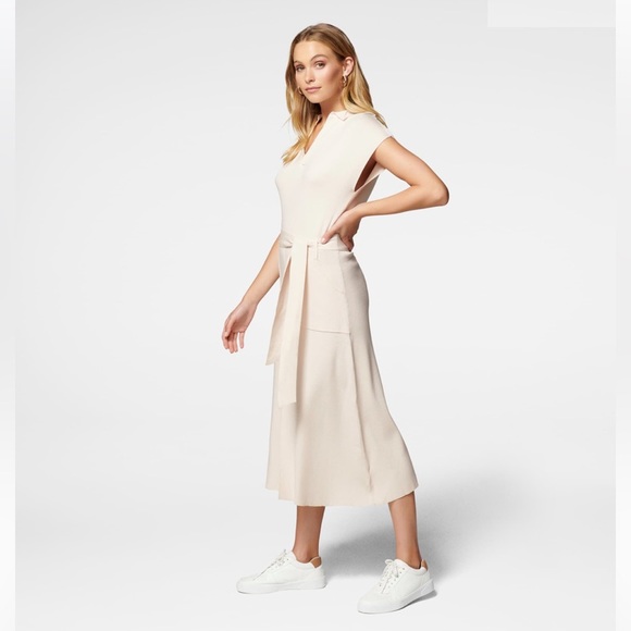 Forever New Mari Collar Fit And Flare Knit Dress - Picture 2 of 8